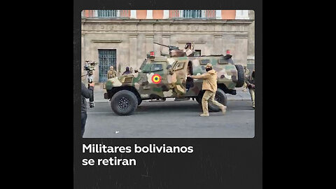 Militares bolivianos se retiran de la plaza Murillo en La Paz