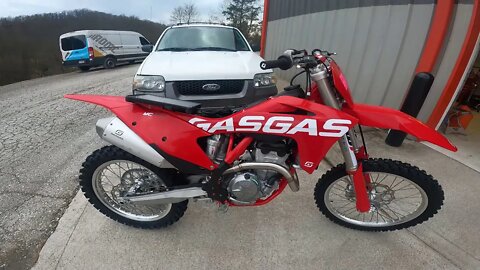 2021 GasGas MC250f | First Start & Walkaround