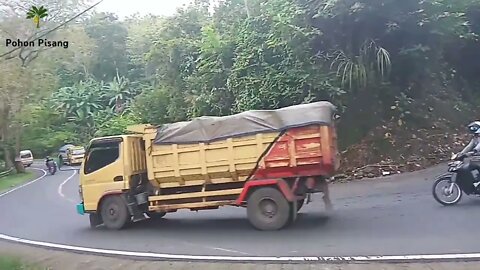 Dump Truck Tronton Pasir Konvoi