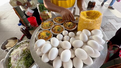 Kolkata's Famous Egg Ghugni at Railway Station | Indian Street Food