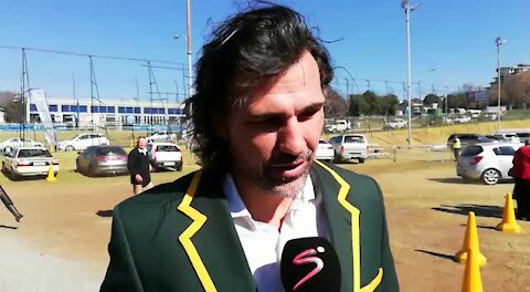 UPDATE 1 - Springbok heroes turn out for James Small funeral (YNj)