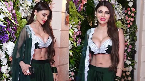 Sherlyn Chopra Looking Gorgeous in Green Glassy Saree ❤️ At Ekta Kapoor Diwali Party 💃🔥