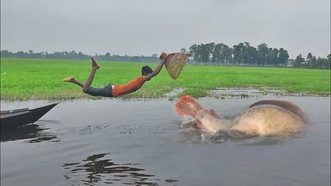 Best Flood Water Fish Catching From Boat With Teta Amazing Daily Village Life Fishing Video 🤨