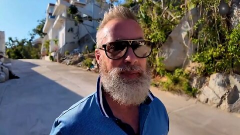 Jeff Berwick - Bread & Circuses, Shootings, Zero Carbon Lifeforms, Death Shots, Cyber Attacks, EMPs!