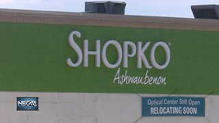 Senator Tammy Baldwin meets with former Shopko employees