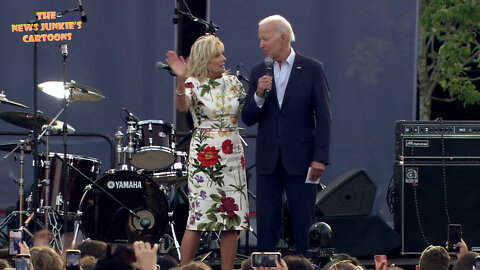 Jill has to remind Joe Biden to say "God bless America" on the 4th of July.