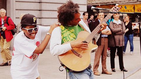 Bob Marley: Three little birds - performed by Vincent van Hessen