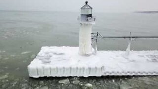 Saint Joseph Lighthouse i USA er fuldstændig frosset til