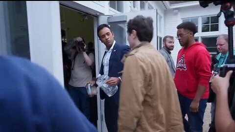 Vivek Ramaswamy Confronts Protester