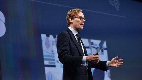 Cambridge Analytica CEO Suspended Pending Investigation