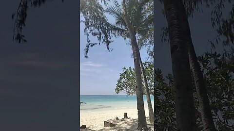 Suns out in Boracay and it's time for a swim. #boracay #beach