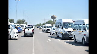 south Africa - Cape Town - Mbalula backtracks on 100% capacity for minibus taxis after outcry (BgA)