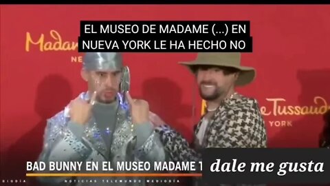 le crean estatua a bad bunny en el museo