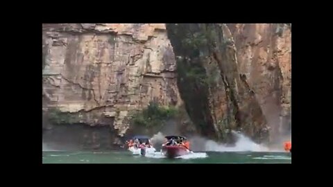 Un canyon s'effondre sur des touristes au Brésil