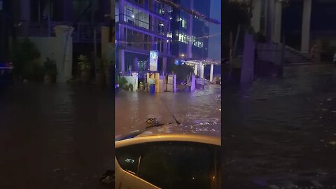 Flooding | Rainy Season 🌧 Penh Cambodia 🇰🇭 #shorts #cambodia #phnompenh #expat #digitalnomads