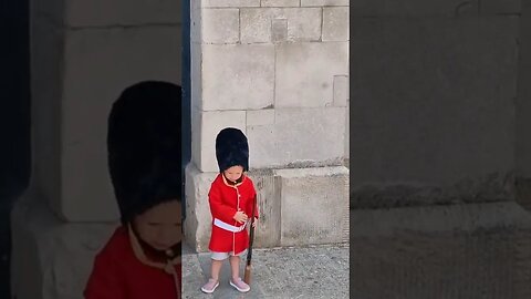 The cut kid dressed as a kings guard #horseguardsparade