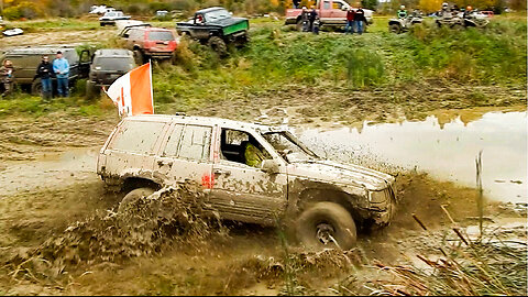 MUD Drivers - Mud Trucks Mud Runners in Mud Bogging Event 4x4