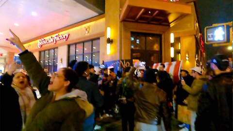 NYC Vaccine Mandate Protesters Demand Cheesecake and an End to Tyranny