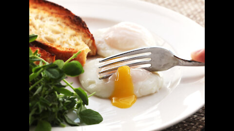 The Food : How To Poach Eggs