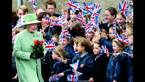 Crowd sings national anthem outside Buckingham Palace after the Queen's death