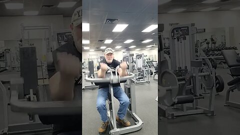 Curls 💪 on the Preacher machine, Crazy 🤪 old man