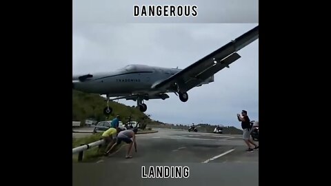 WOW! So Dangerous Landing #dailyhackness #ytshorts #challenges #dangerous #landing #viral #trending