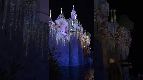 Enjoy 10 seconds of theme park Christmas-y castle zen…#disneyland #sleepingbeautycastle #christmas