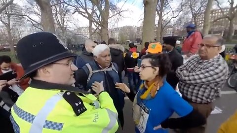 Hatun tash confronts the police over intimidation of christian brother #speakerscorner