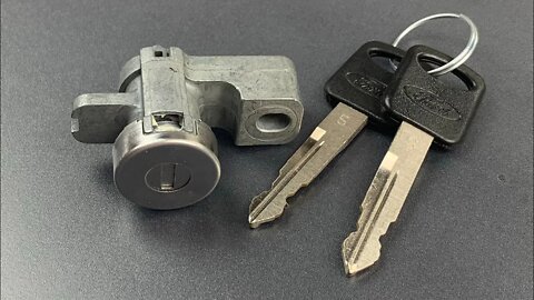 [852] Ford Explorer (2001-2017) Door Lock Picked