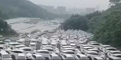 China is Throwing Away Fields of Electric Cars - Letting them Rot SCAM ALERT