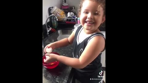 Melissa na Cozinha | Criança fazendo Bolo de Chocolate | Do inicio ao fim fofura RECEITA #shorts