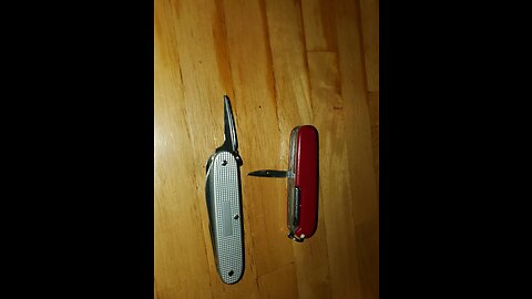 Victorinox Swiss Army Farmer Pocket Knife (Silver Alox Ribbed) , 93mm