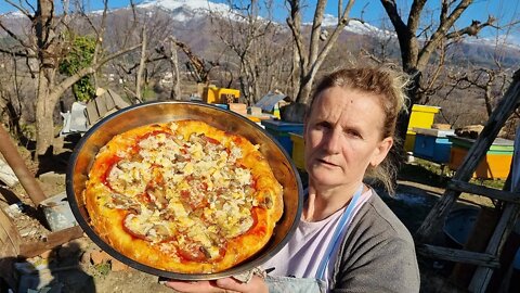 Pizza me Sallam Pikant dhe Kerpudha. Best Homemade Pizza.