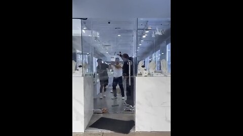 FAFO thief tries to rob a jewelry store in El Monte Ca, FIGHT BACK!!!