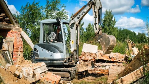 Destroying OLD Barn Walls with OLD Kubota