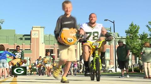 Heartwarming bike ride tradition at Packers training camp continues