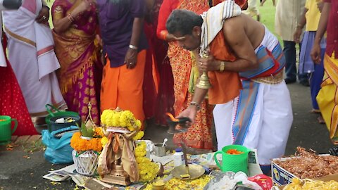 SOUTH AFRICA - Durban - Kavady prayer (Videos) (Lgh)