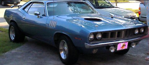 It's my 1971 Plymouth Barracuda Fired Up this cold season. Rumbling Sound. In progress project.