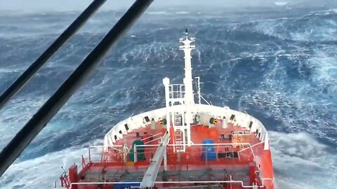 Ships in Storms | 10+ TERRIFYING MONSTER WAVES, Hurricanes & Thunderstorms at Sea