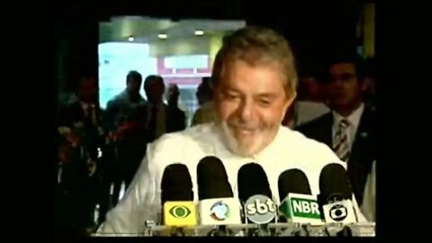 LULA VISITA CUBA HORAS DEPOIS DA MORTE DE UM PRESO POLÍTICO COM RISOS