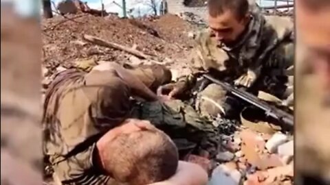 Russians Treat Wounded Soldier, Use Rope For Recovery (FNN)