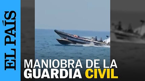 MELILLA | La Guardia Civil intercepta a cuatro migrantes pasando por encima de una lancha | EL PAÍS