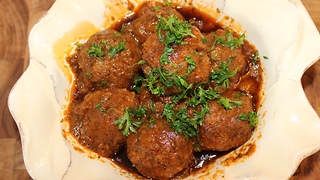 How to make delicious homemade meatballs