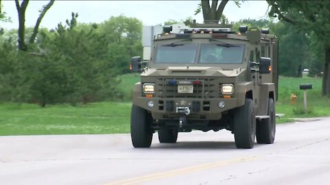 Manhunt continues for armed bank robbery suspect in Oconomowoc