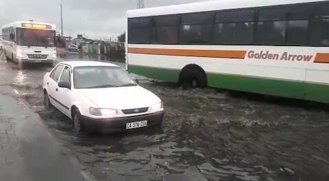 Sourth Africa - Cape Town - Heavy Rain (Video) (2Z8)