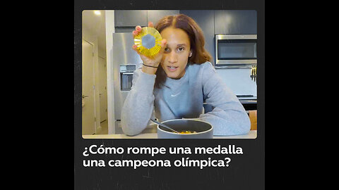 Campeona olímpica rompe su medalla bailando