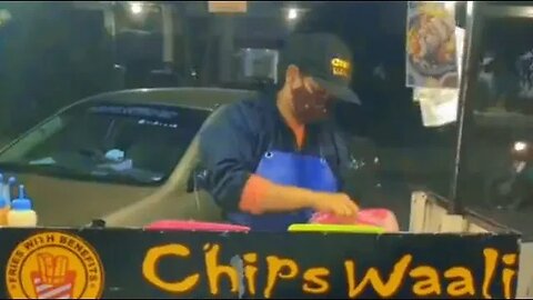 Chips waali ! Lady chips wali ! Safoora ki mahsoor chips waali ! Umair vlogs