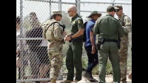 Border Patrol LETTING💥everyone in after TEXAS locked the gate