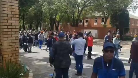 Alex protesters outside the City of Joburg regional offices in Sandton (VeW)