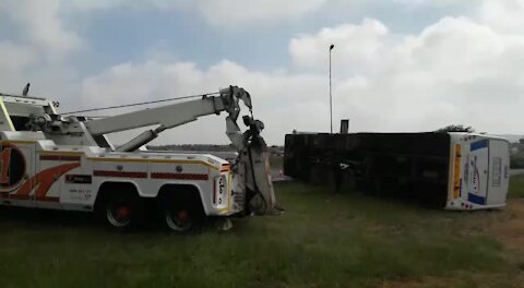 SOUTH AFRICA - Johannesburg - Bus Accident N12 - Video (PNh)